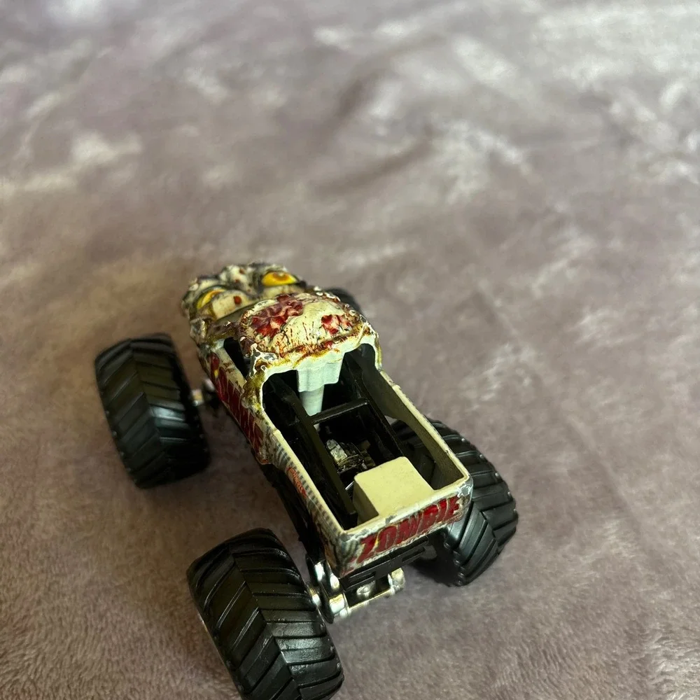 Hot Wheels Monster Jam Zombie Monster Truck 1:64 Scale Die-Cast Toy Vehicle
